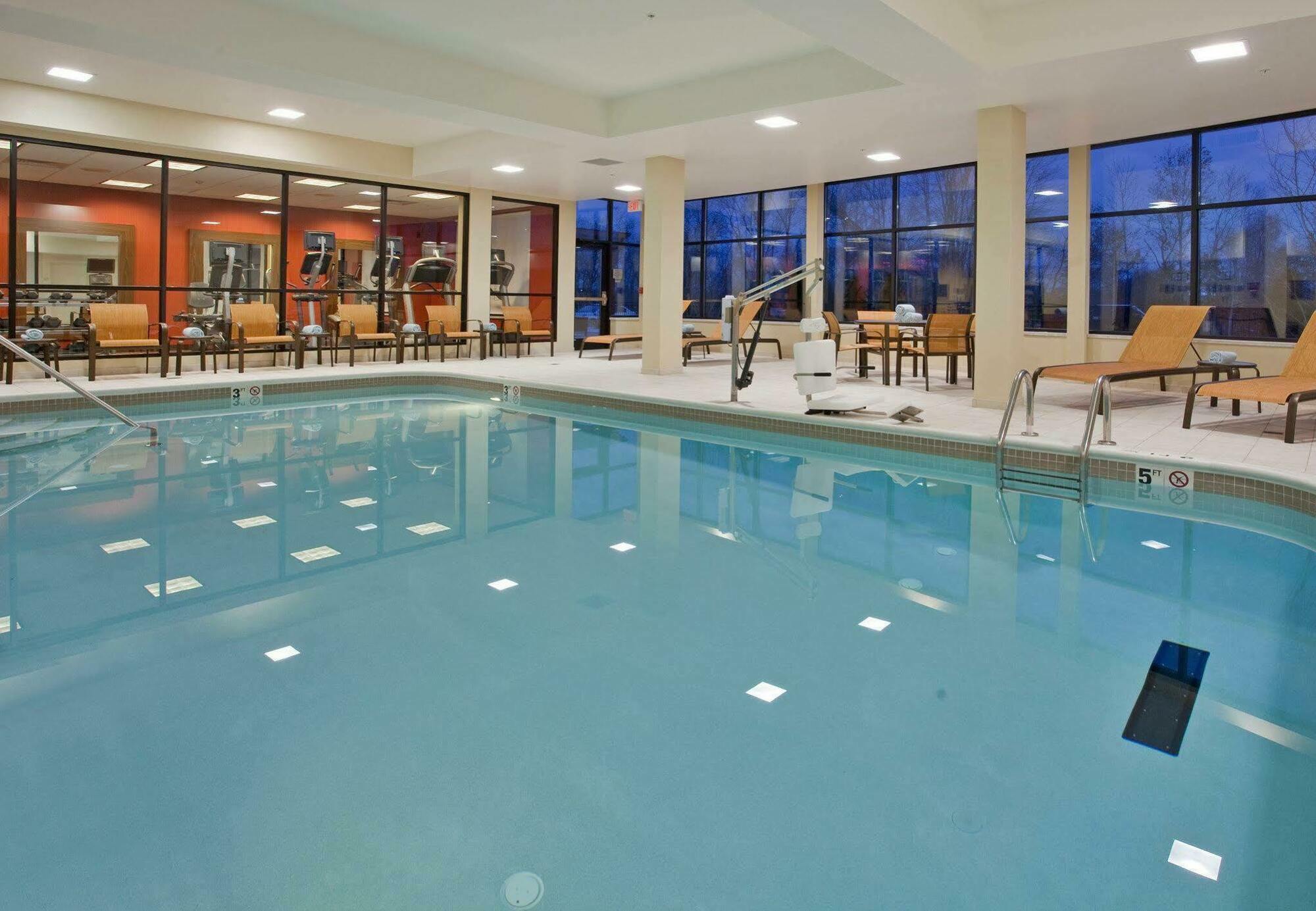 Hotel Courtyard By Marriott Pittsburgh North/Cranberry Woods à Cranberry Township Extérieur photo